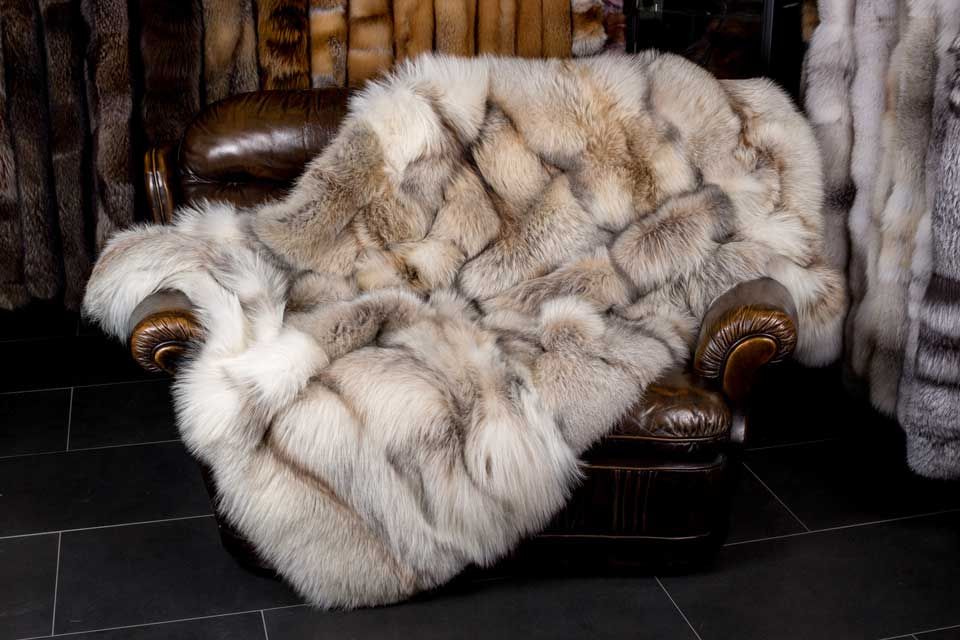 pelliccia per donna, accessori, riparazione pellicce, rimessa a modello a Voghera, Pavia, Tortona e alessandria